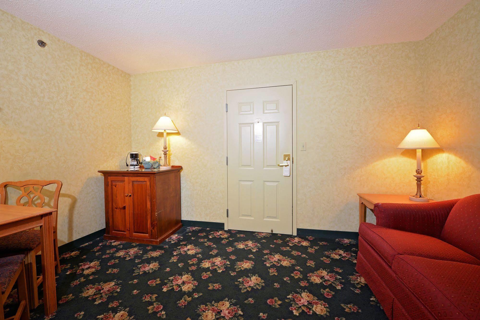 Ourguest Inn & Suites Downtown Port Clinton Exterior foto