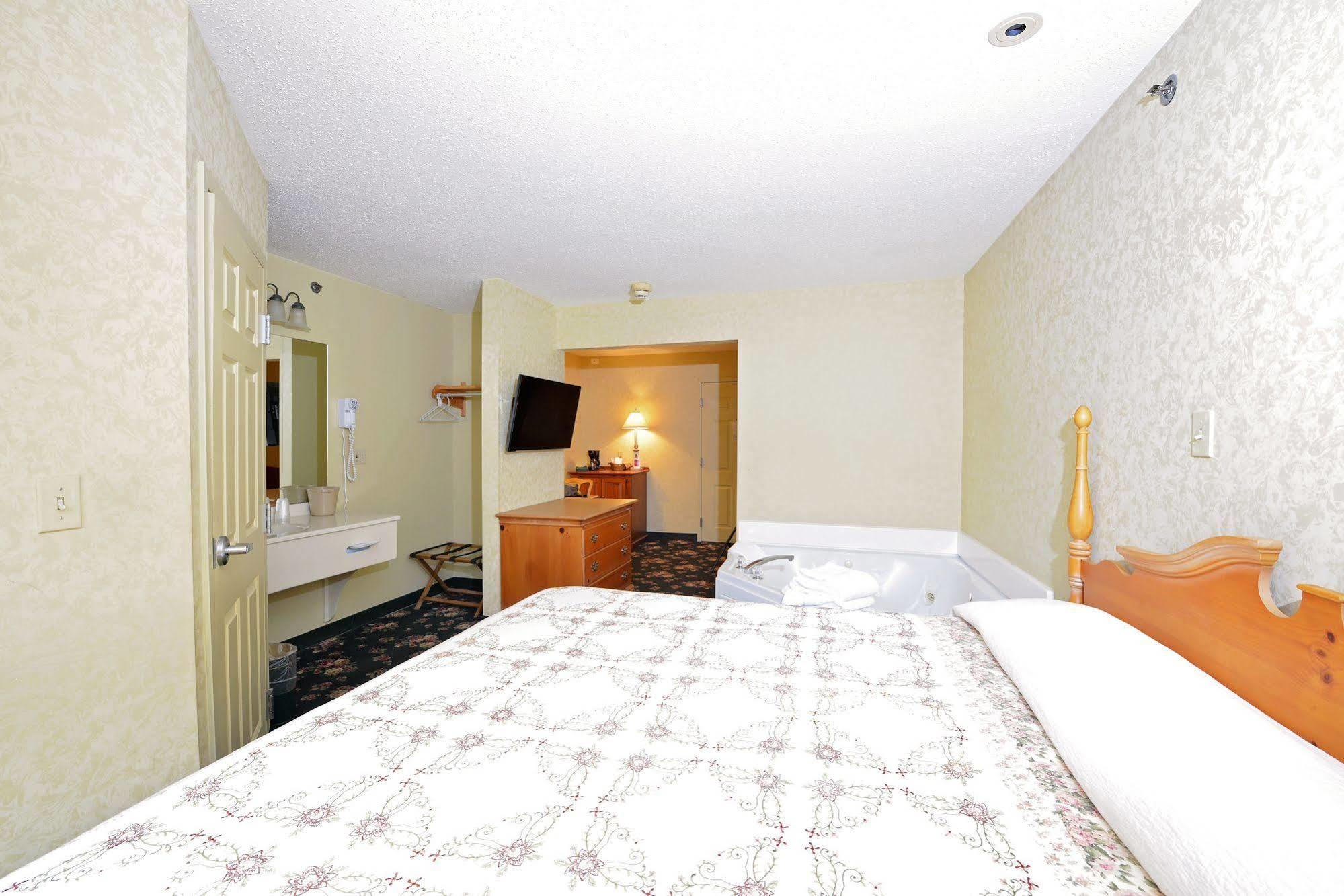 Ourguest Inn & Suites Downtown Port Clinton Exterior foto