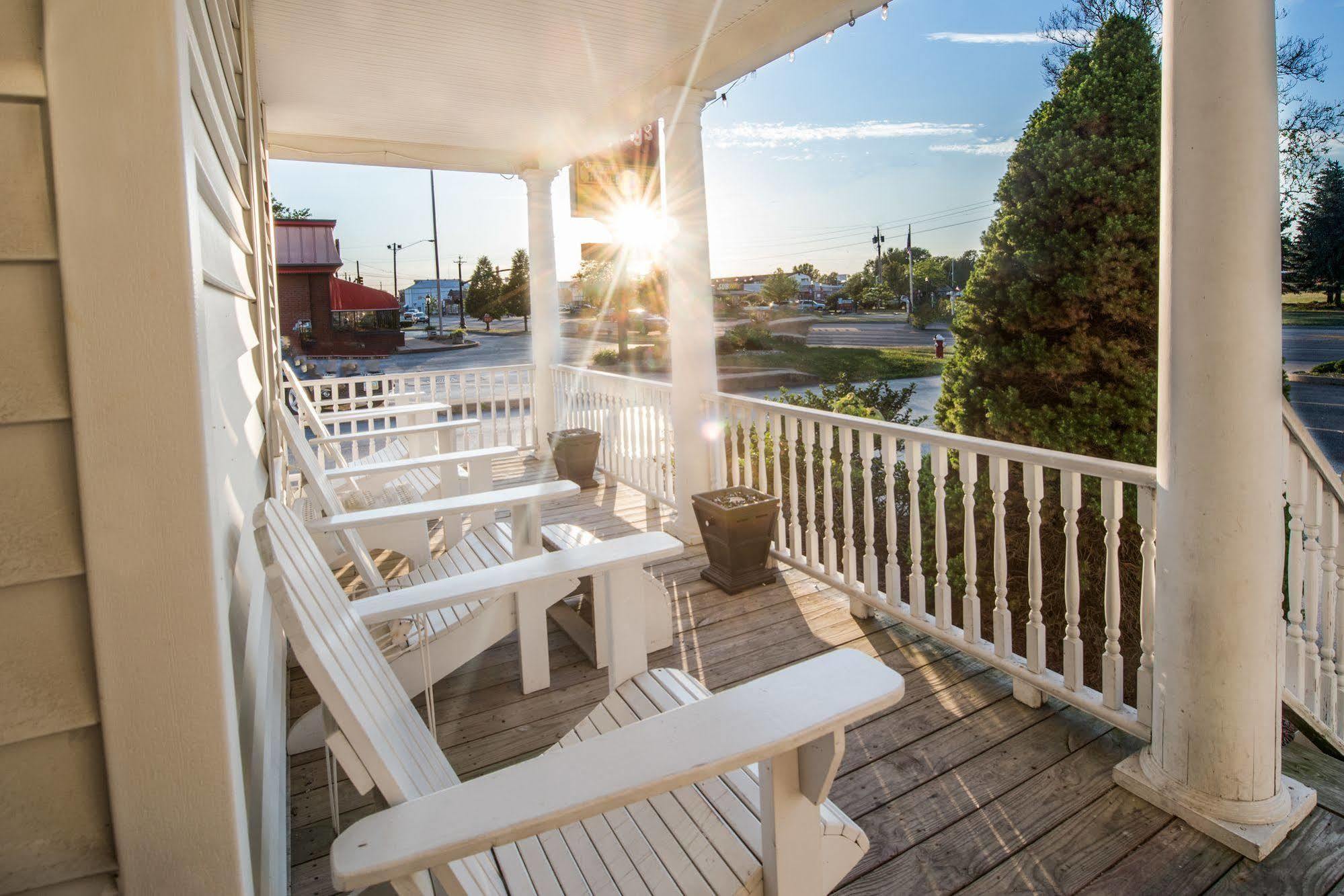 Ourguest Inn & Suites Downtown Port Clinton Exterior foto