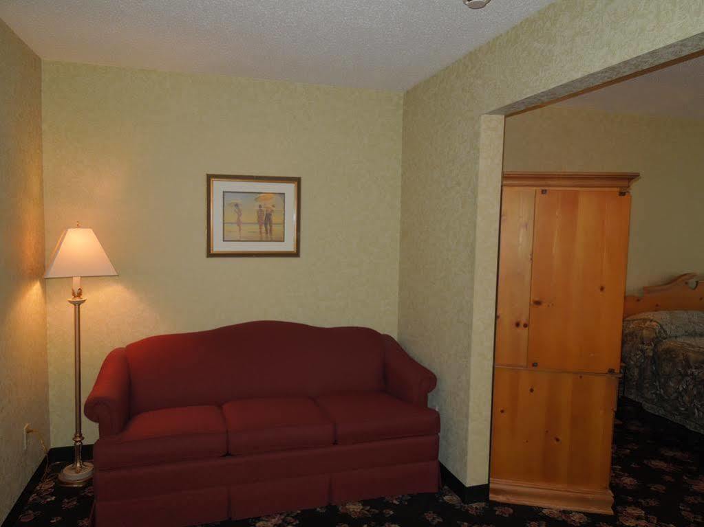 Ourguest Inn & Suites Downtown Port Clinton Exterior foto